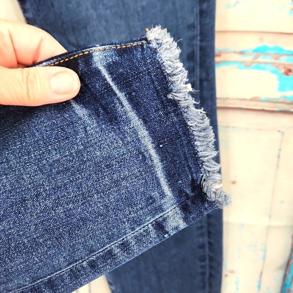 Good American Good Waist Raw Hem Skinny Jeans - Picture 4 of 8